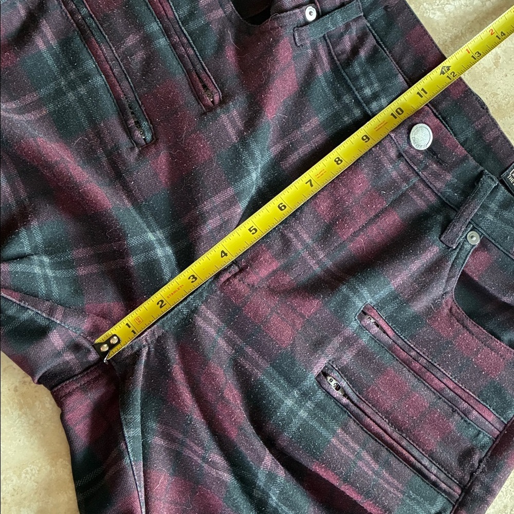 BLANK NYC "The Bond" Skinny Midrise Plaid Pants in Maroon & Black. 29 - Picture 14 of 17